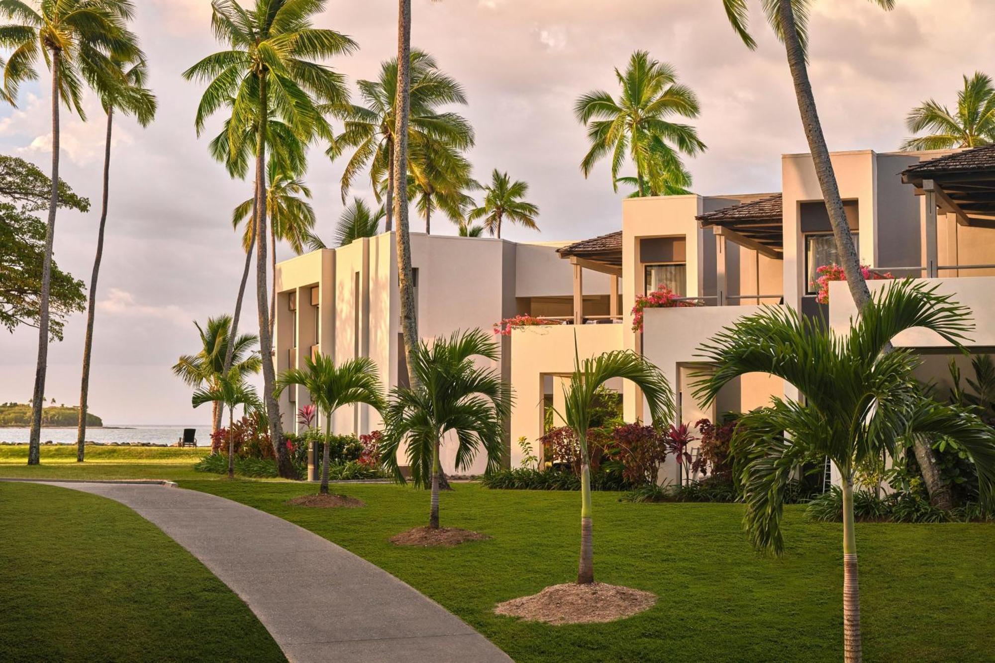 Sheraton Fiji Golf & Beach Resort Denarau Island Exterior photo The Villas at the Atlantis Paradise Island